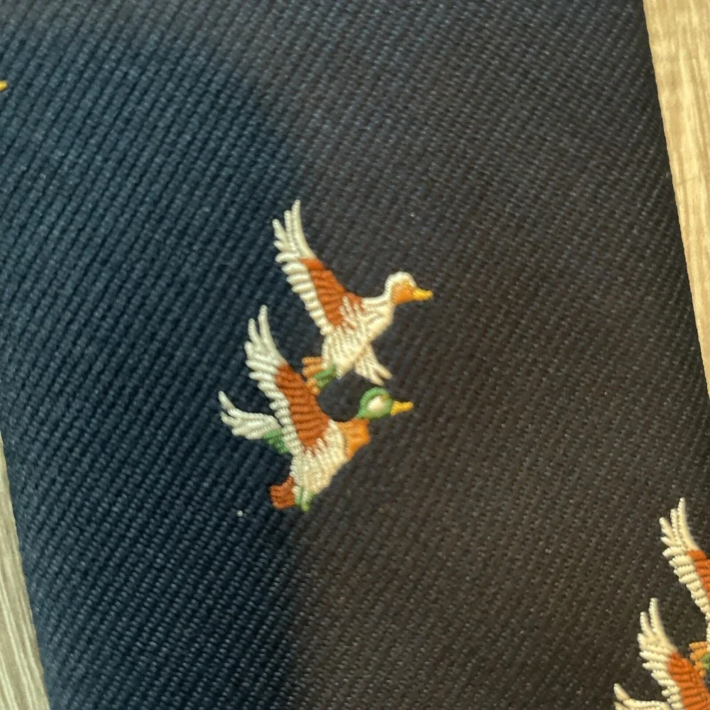 Tie Vintage Mallard Ducks Flying Made In USA Norwalk CT 82% Polyester 18% Silk